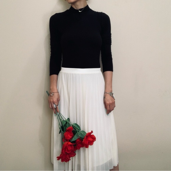 Brand New lace skirt - Picture 6 of 12